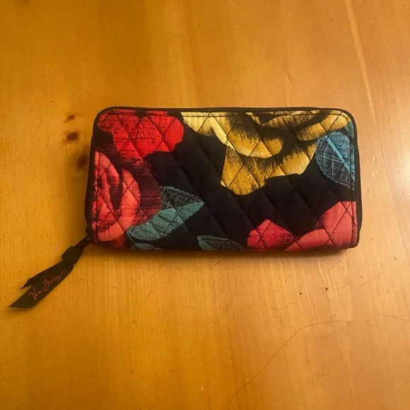 ❌❌SOLD❌❌Vera Bradley Zip Around Floral Wallet - Picture 13 of 14